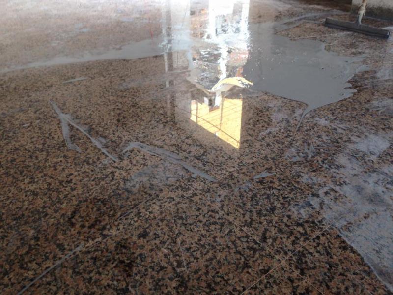 Bürstenendbearbeitung auf Granit