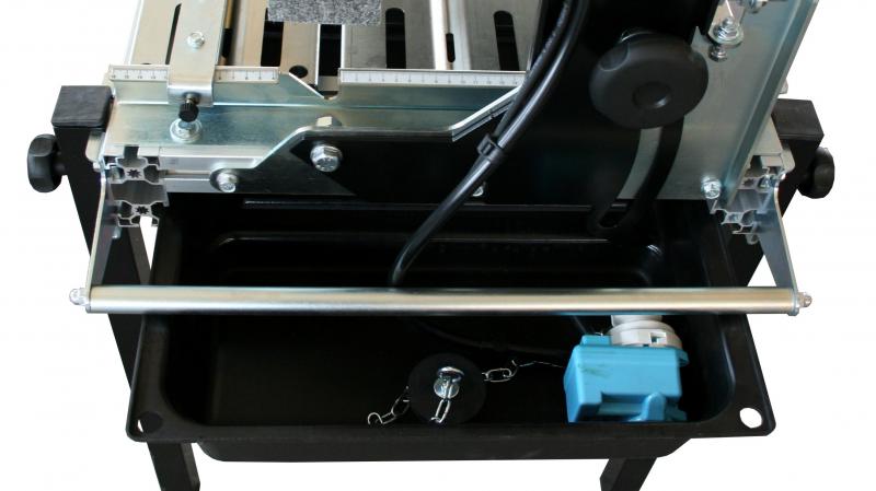 Vasca con pompa per il raffreddamento del disco