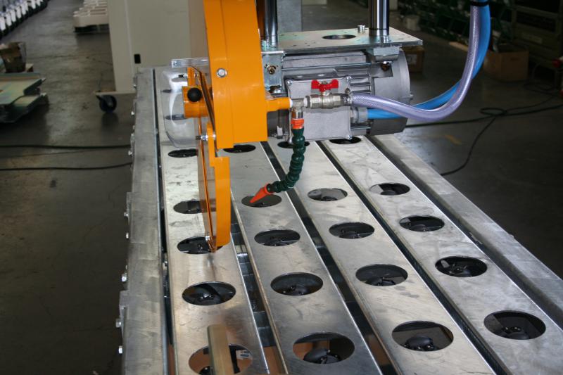 Worktable with pop-up rollers