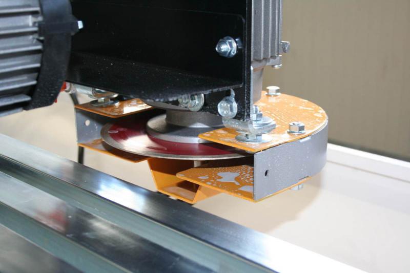 Einschnittvorrichtung für horizontale Schnitte