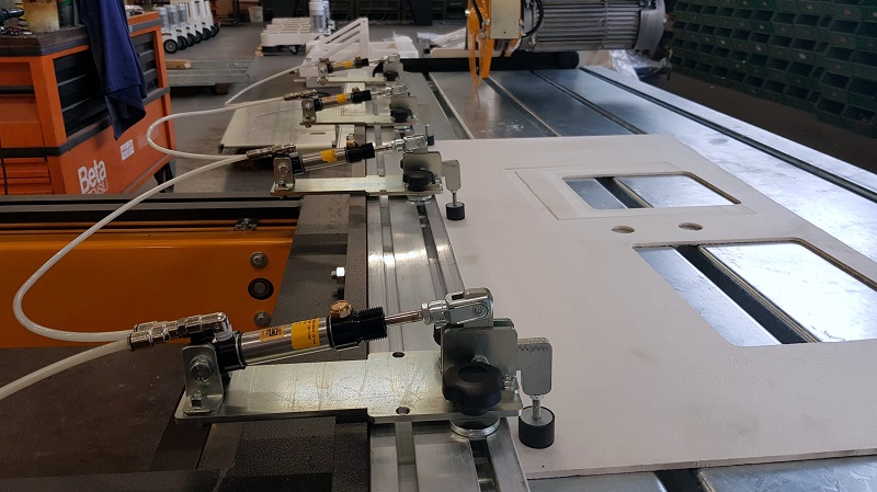 Dispositivo de bloqueo para piezas cerámicas