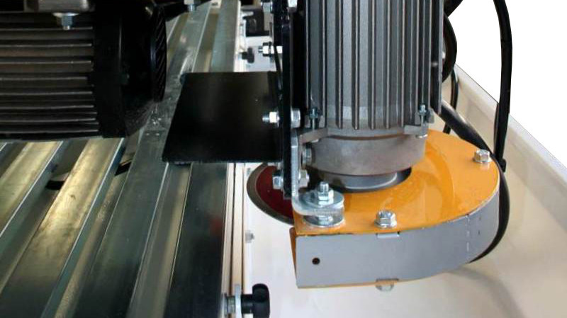 Einschnittvorrichtung für Profilerstellung