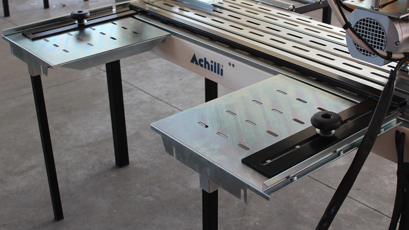 Eingebauter Seitentisch